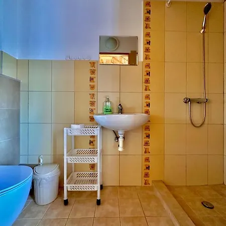 Dom Goscinny Piaf Homestay *